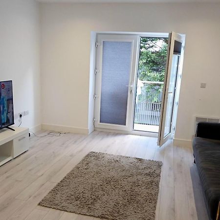 A Beautifully Furnished Master Bedroom In A Shared Apartment Aylesbury  Extérieur photo